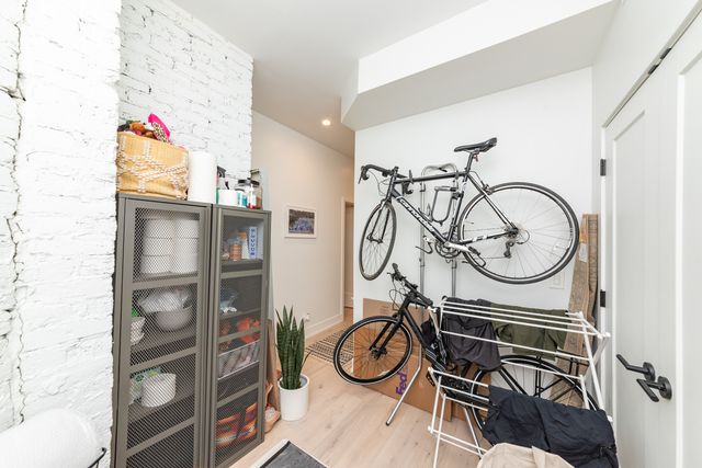 1336 W Bryn Mawr Avenue 3F, Chicago, IL 60660