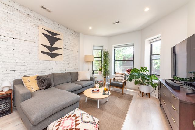 1336 W Bryn Mawr Avenue 3F, Chicago, IL 60660