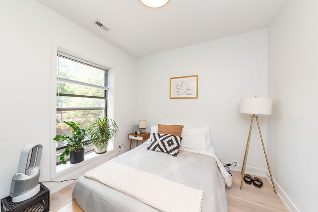 1336 W Bryn Mawr Avenue 3F, Chicago, IL 60660