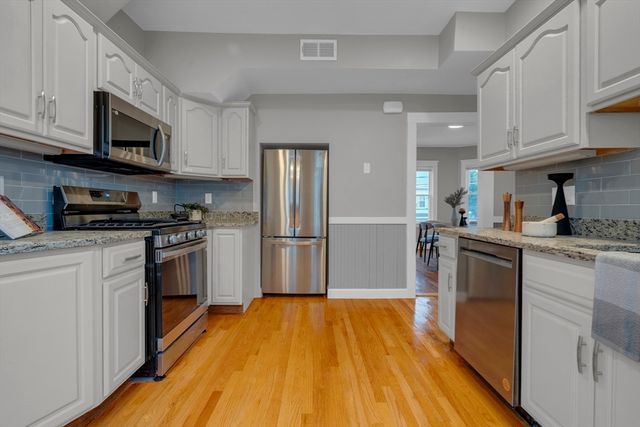 71 Cypress St 1, Watertown, MA 02472