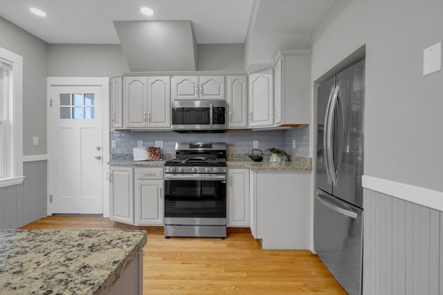 71 Cypress St 1, Watertown, MA 02472