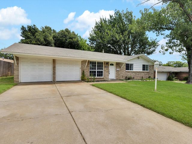 540 NW Mound Street, Burleson, TX 76028