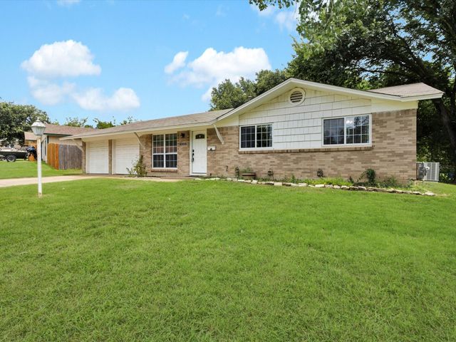 540 NW Mound Street, Burleson, TX 76028