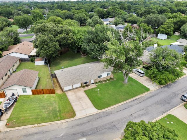 540 NW Mound Street, Burleson, TX 76028