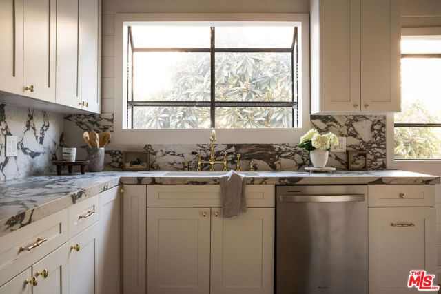 1208 S La Jolla Avenue, Los Angeles, CA 90035