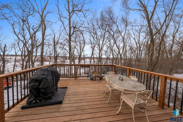 1121 S Splitrock Blvd Boulevard, Brandon, SD 57005