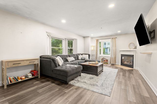 703 Old Bridge Ln 703, Bellingham, MA 02019