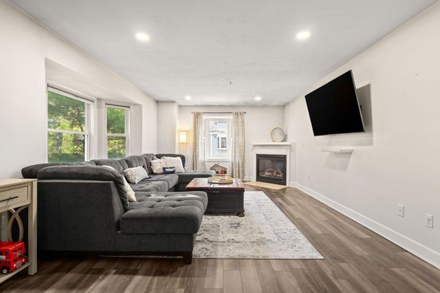 703 Old Bridge Ln 703, Bellingham, MA 02019
