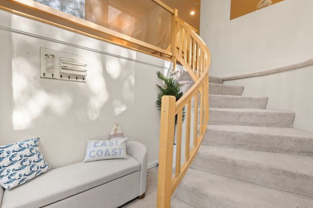 703 Old Bridge Ln 703, Bellingham, MA 02019