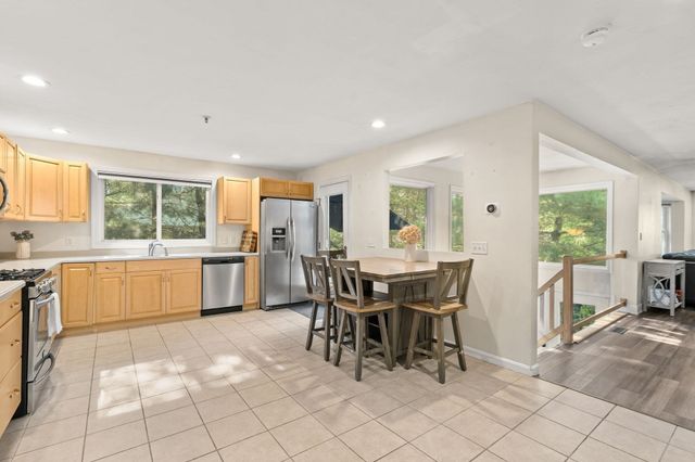 703 Old Bridge Ln 703, Bellingham, MA 02019