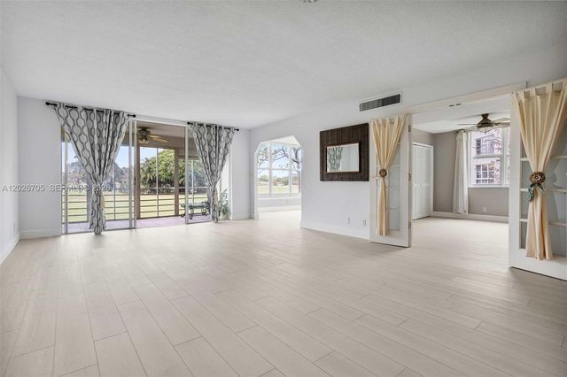 2651 S Course Dr 201, Pompano Beach, FL 33069