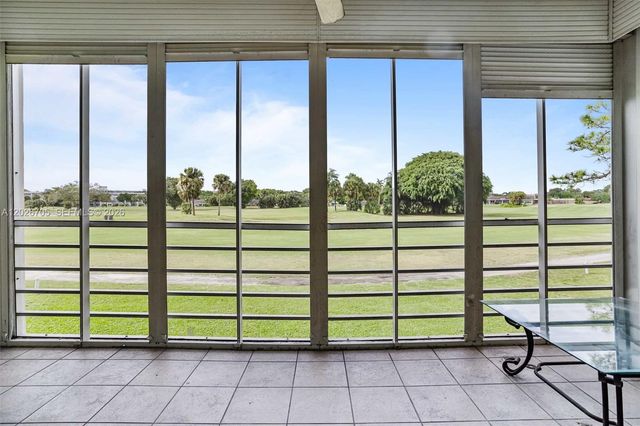 2651 S Course Dr 201, Pompano Beach, FL 33069