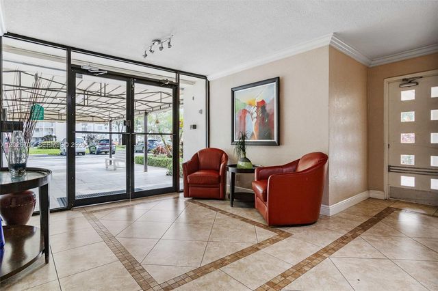 2651 S Course Dr 201, Pompano Beach, FL 33069