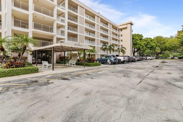 2651 S Course Dr 201, Pompano Beach, FL 33069