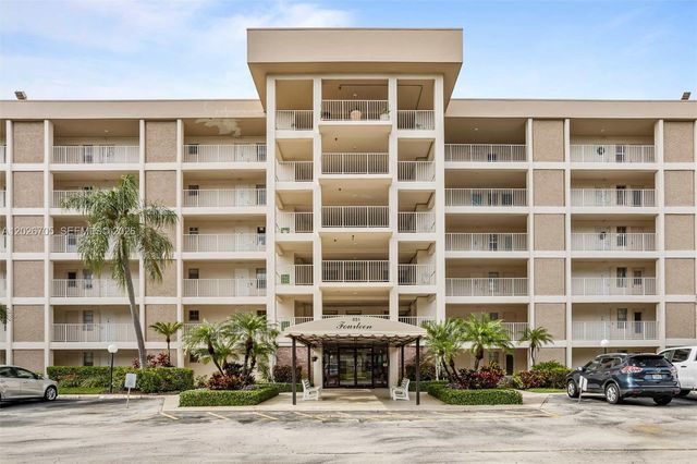 2651 S Course Dr 201, Pompano Beach, FL 33069