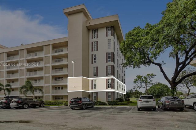 2651 S Course Dr 201, Pompano Beach, FL 33069