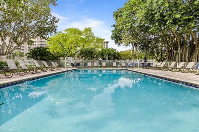 2651 S Course Dr 201, Pompano Beach, FL 33069
