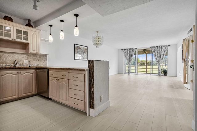 2651 S Course Dr 201, Pompano Beach, FL 33069
