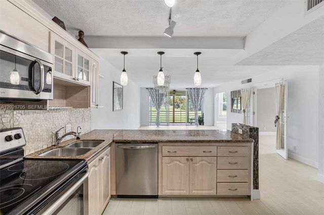 2651 S Course Dr 201, Pompano Beach, FL 33069