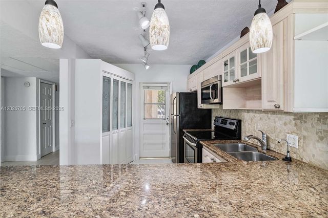 2651 S Course Dr 201, Pompano Beach, FL 33069