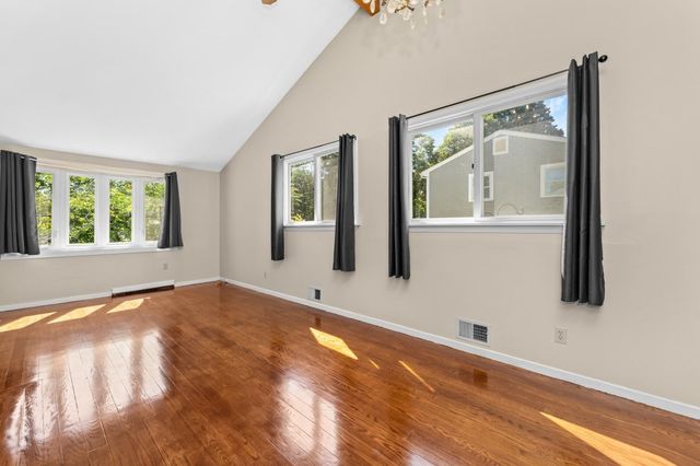 191 Kenrick St, Boston, MA 02135