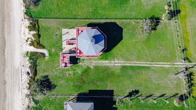 000 Hwy 87, Gilchrist, TX 77617