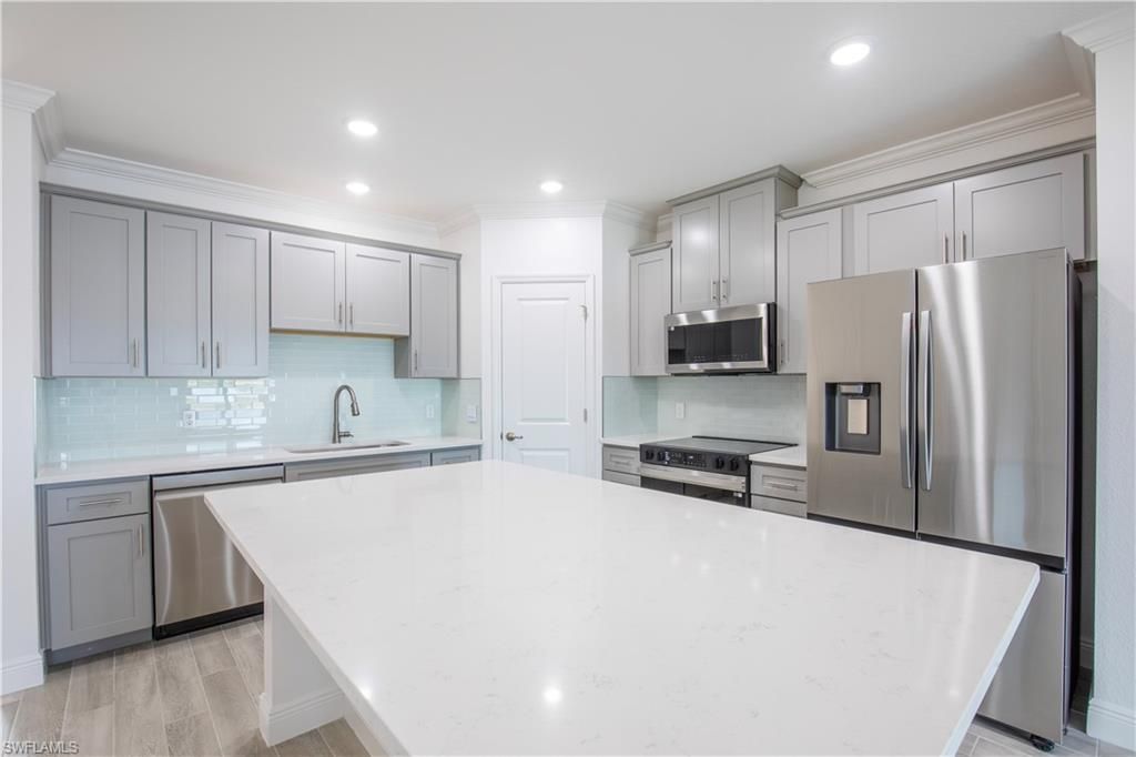 10534 Fountain Palm CIR, BOKEELIA, FL 33922 — photo 4
