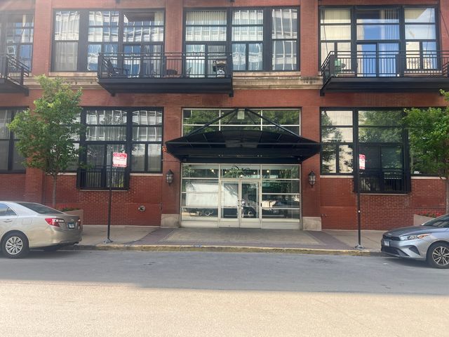 521 W SUPERIOR Street 132, Chicago, IL 60654