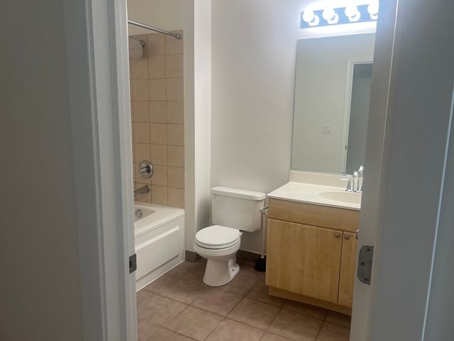 521 W SUPERIOR Street 132, Chicago, IL 60654
