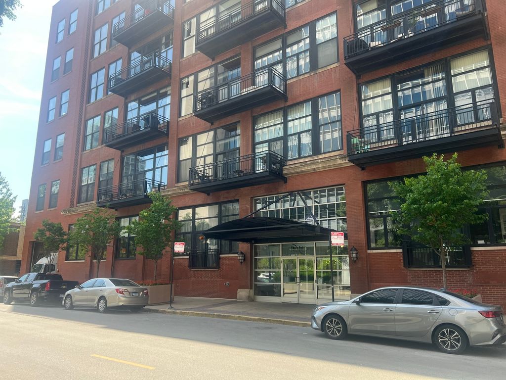 521 W SUPERIOR Street 132, Chicago, IL 60654