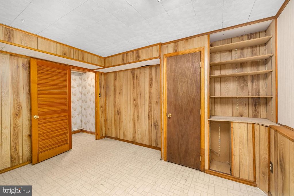 9023 STREAMVIEW LN, Vienna, VA 22182