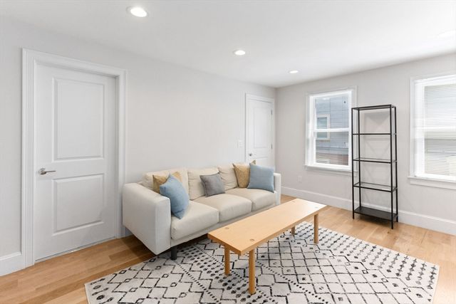 327-329 Hurley St 2, Cambridge, MA 02141