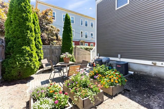 327-329 Hurley St 2, Cambridge, MA 02141