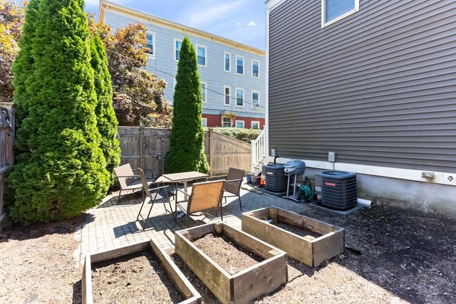 327-329 Hurley St 2, Cambridge, MA 02141