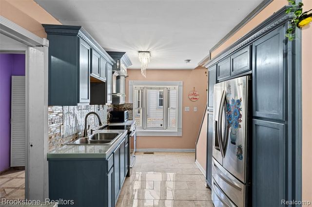 23722 Brest, Taylor, MI 48180