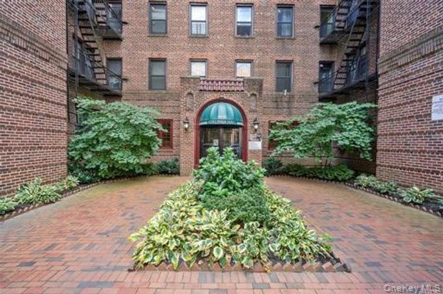 8910 35th Avenue E1L, Jackson Heights, NY 11372