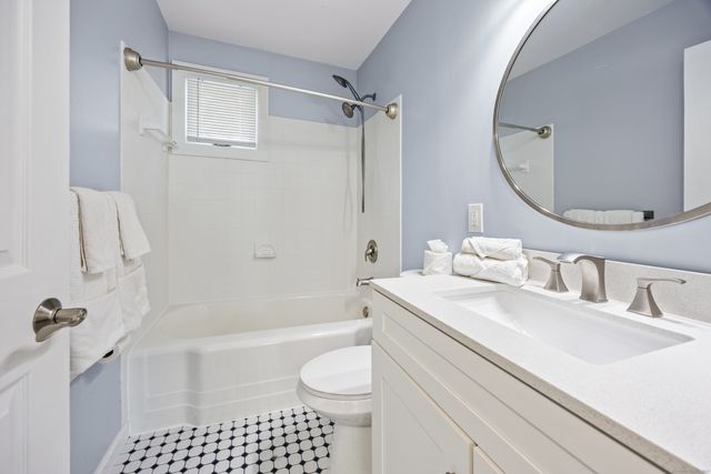 28 Brookdale Avenue, Milford, CT 06460