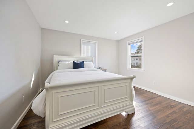 28 Brookdale Avenue, Milford, CT 06460