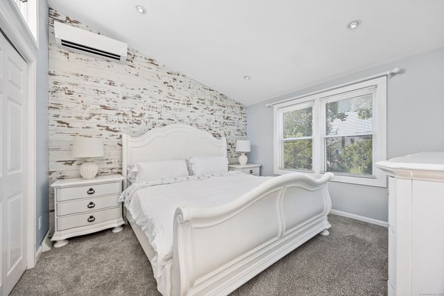 28 Brookdale Avenue, Milford, CT 06460