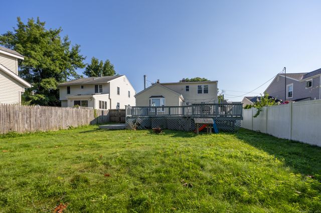 28 Brookdale Avenue, Milford, CT 06460