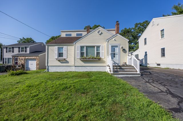 28 Brookdale Avenue, Milford, CT 06460