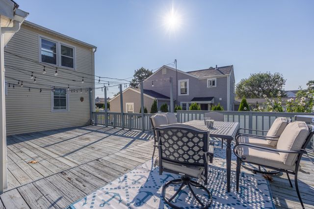 28 Brookdale Avenue, Milford, CT 06460