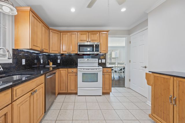 28 Brookdale Avenue, Milford, CT 06460