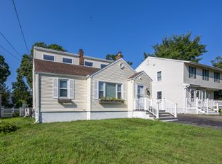 28 Brookdale Avenue, Milford, CT 06460
