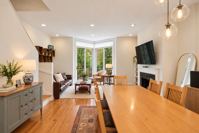 310 N Clinton Street L, Chicago, IL 60661