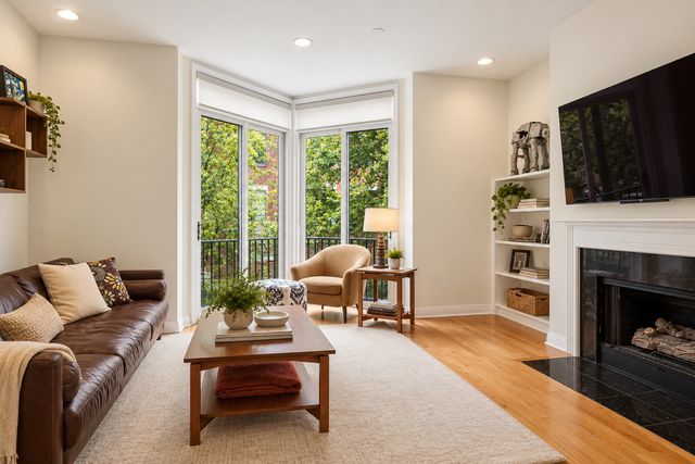310 N Clinton Street L, Chicago, IL 60661