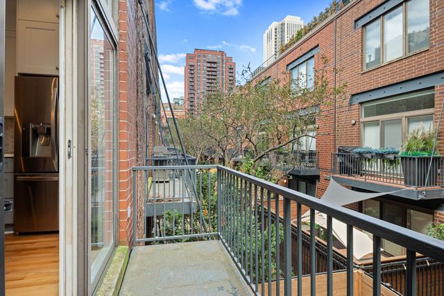310 N Clinton Street L, Chicago, IL 60661