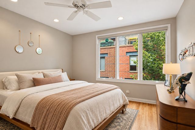 310 N Clinton Street L, Chicago, IL 60661