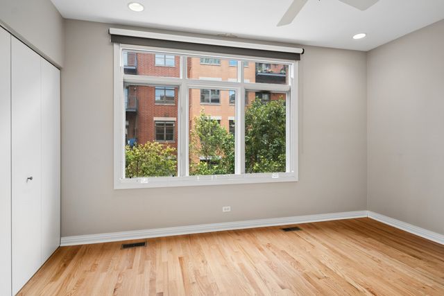 310 N Clinton Street L, Chicago, IL 60661