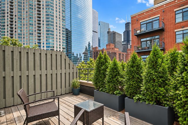 310 N Clinton Street L, Chicago, IL 60661